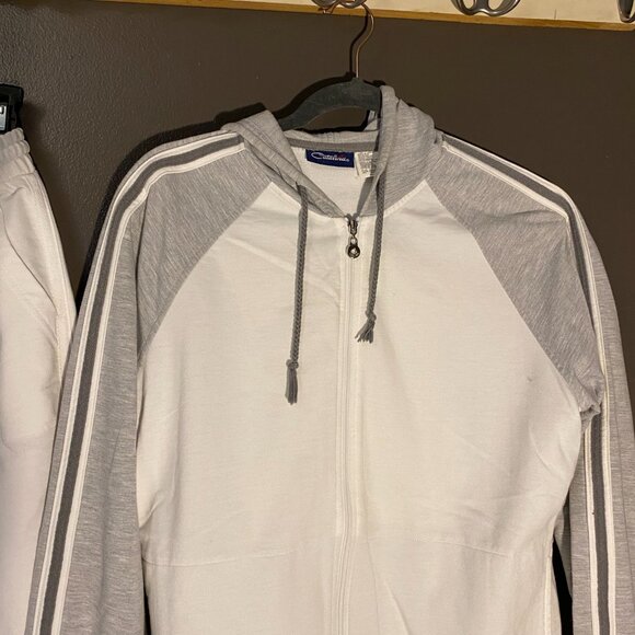 Catalina White 2 piece Pantsuit - Picture 2 of 9